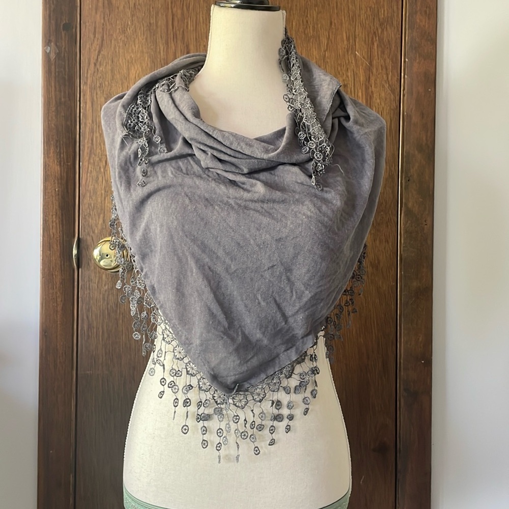 Grey Italian lace scarf 🇮🇹